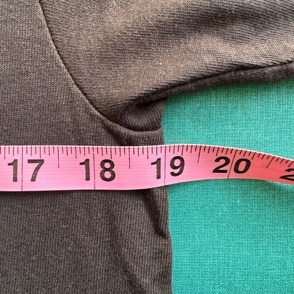 NWT DELTA PRO WEIGHT Me? Sarcastic? Never. Black Short Sleeve T White Letters M - Picture 5 of 6